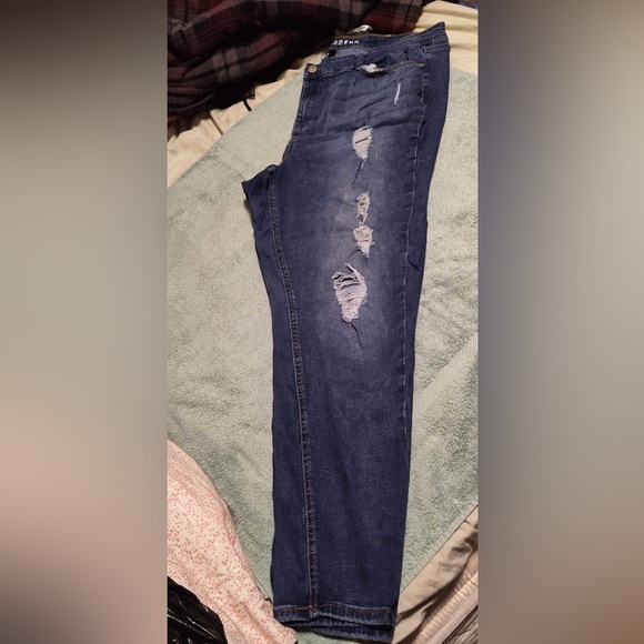 Love & Legend jeans in distressed style - Picture 3 of 3